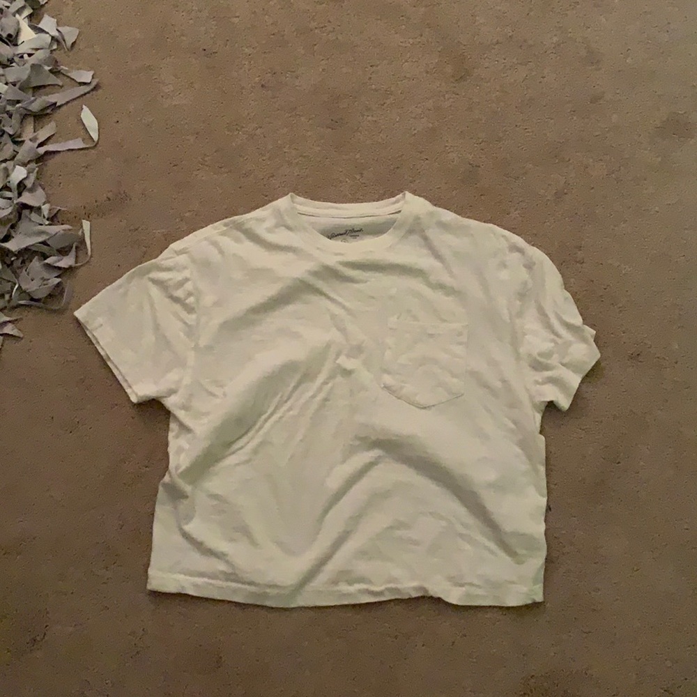 NEVER WORN Universal threads off white crop tee
